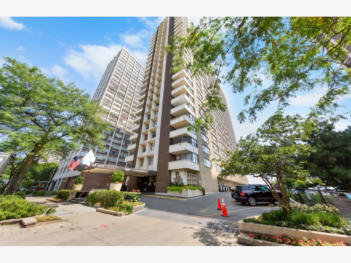 Condominiums For Sale El Lago Chicago Illinois, 6157 Sheridan Road