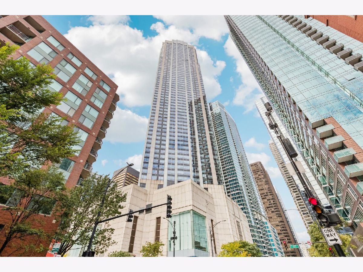 Condominiums For Sale River East Chicago Illinois, 512 Mcclurg Court