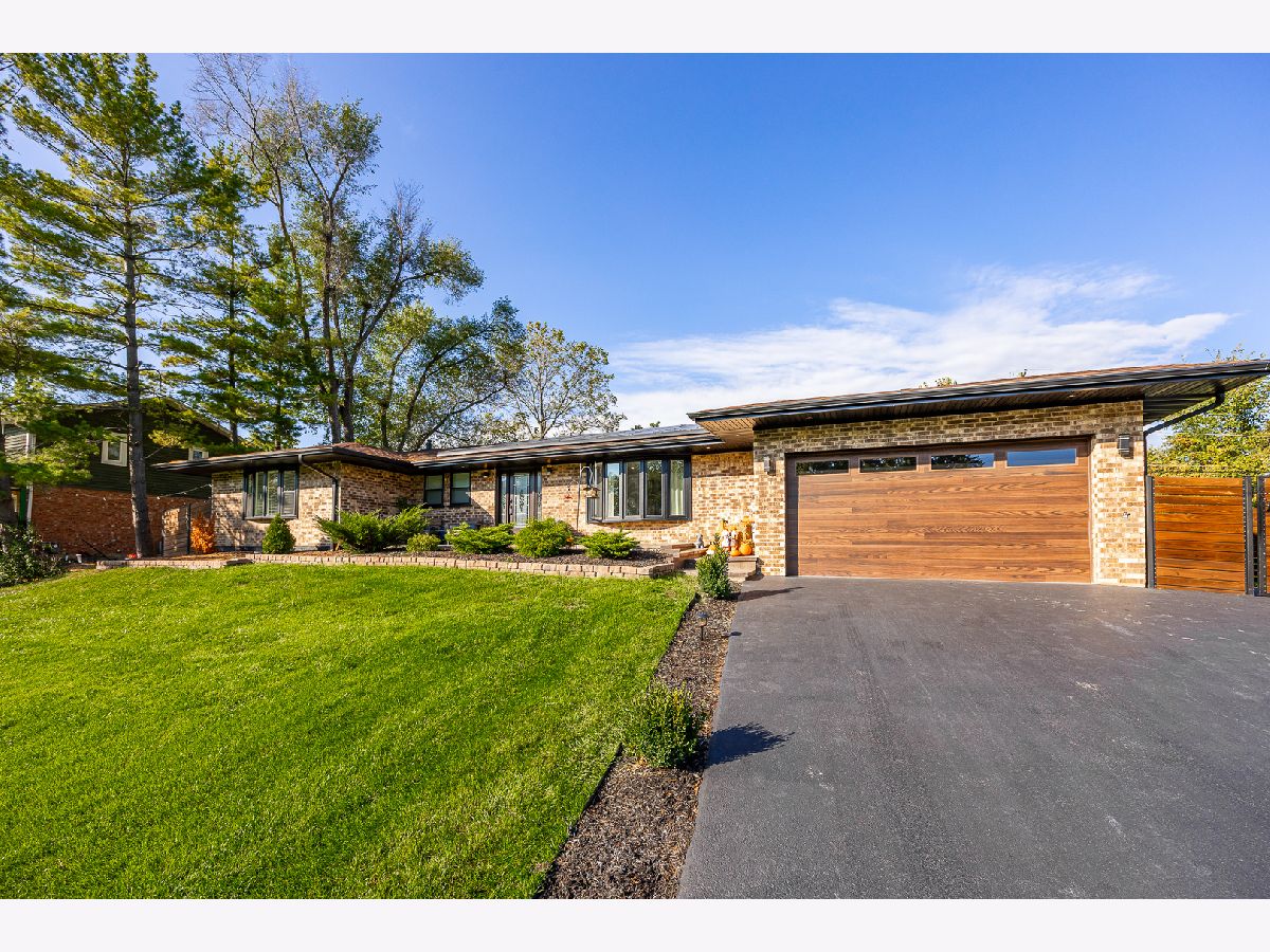  For Sale Palatine Illinois, 1208 Doe Road