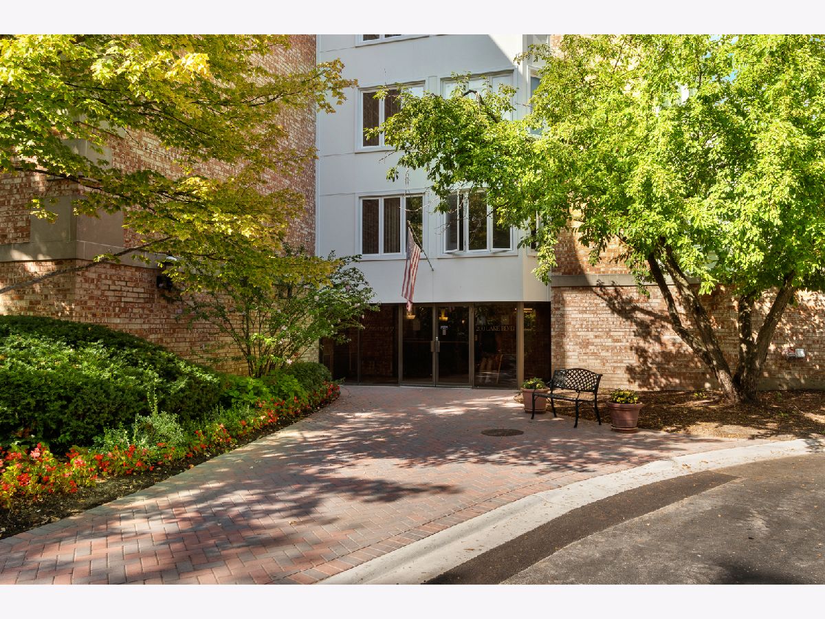  For Sale Buffalo Grove Illinois, 200 Lake Boulevard