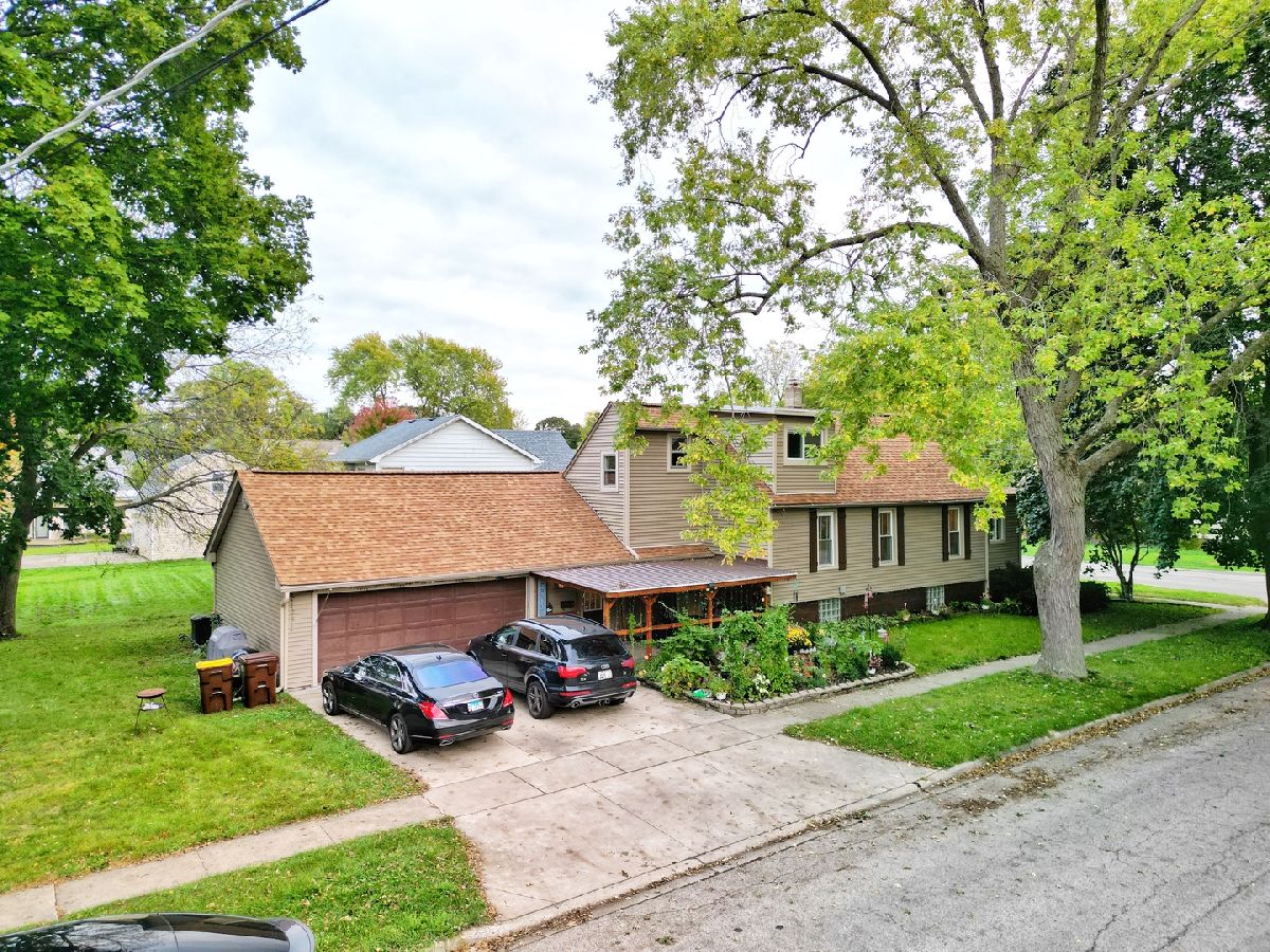  For Sale Woodstock Illinois, 320 Donovan Avenue