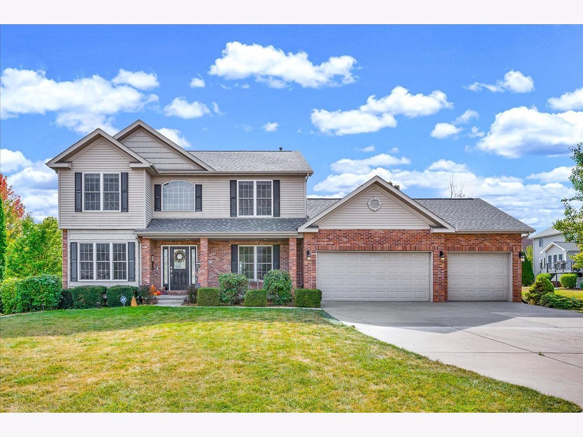  For Sale Normal Illinois, 1001 Mugho Court