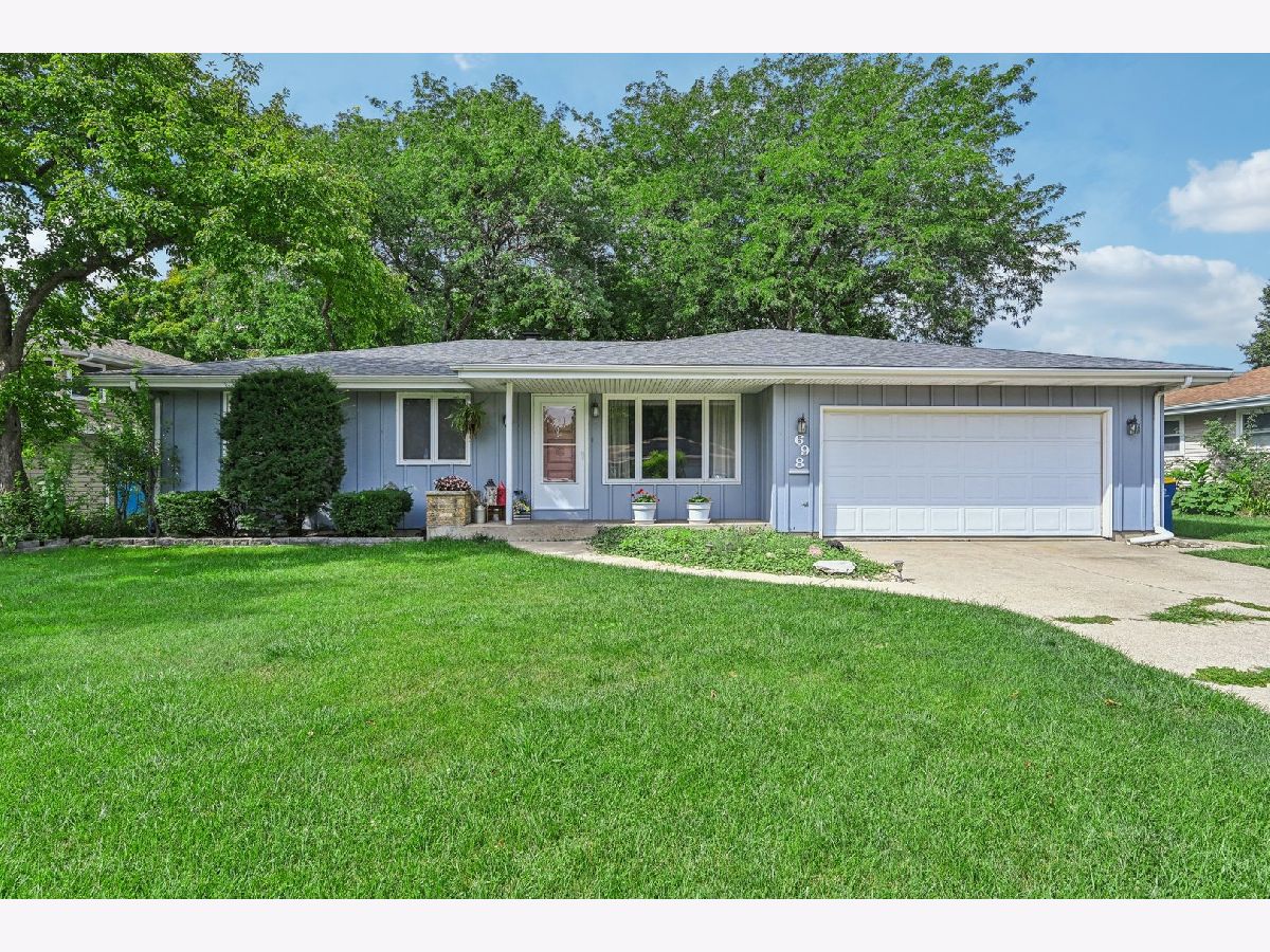  For Sale Elgin Illinois, 698 Hiawatha Drive