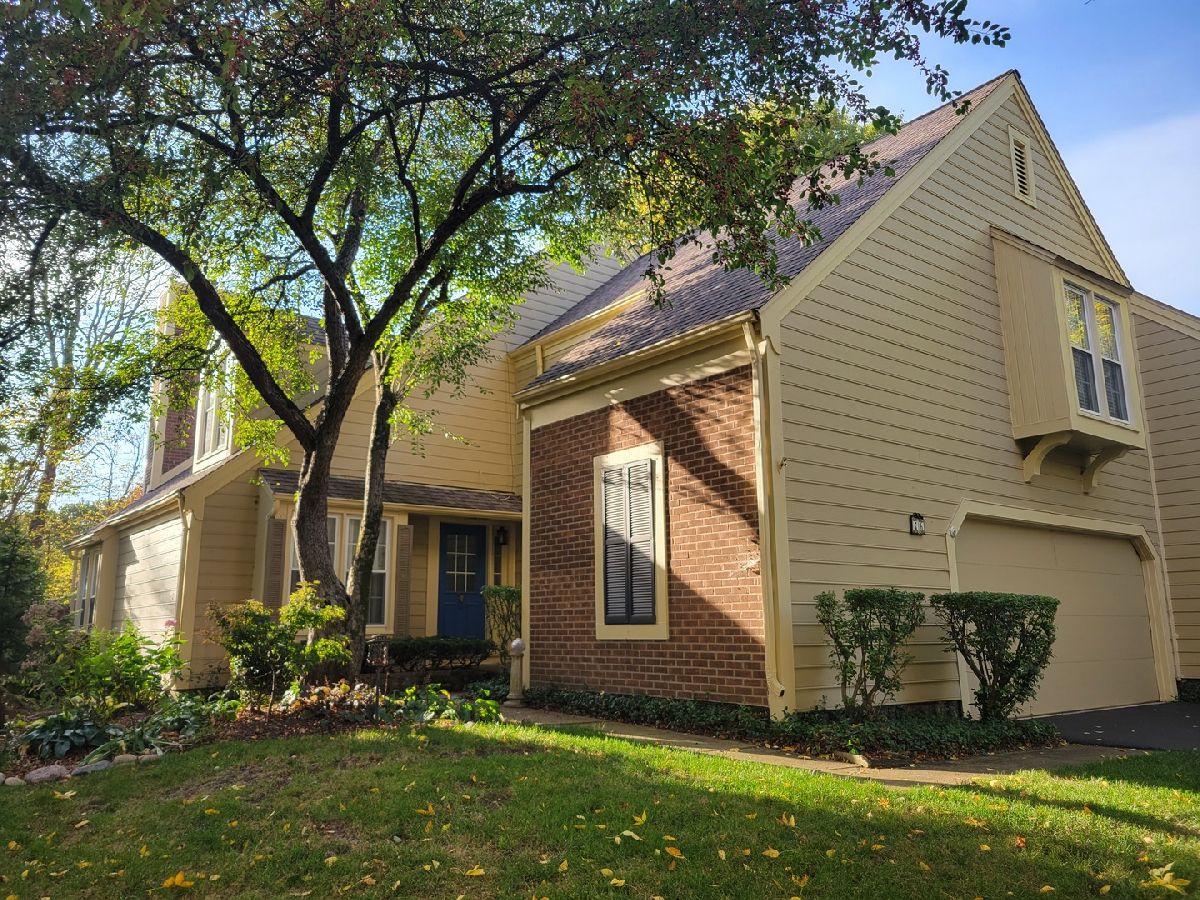 For Sale St Charles Illinois, 76 Whittington Course
