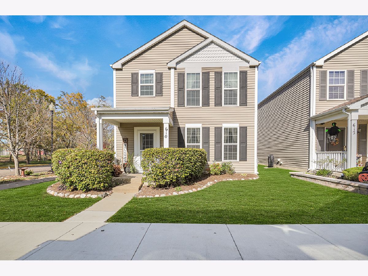 Homes & Townhomes & Condos For Sale Hometown Aurora Illinois, 610 Four Seasons Boulevard