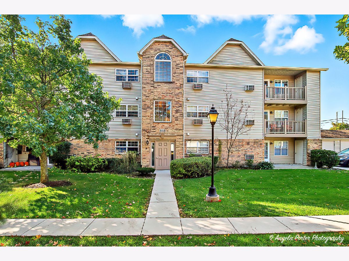 Condos & Townhomes For Sale Fairfield Village Round Lake Beach Illinois, 1443 Spring Brook Court