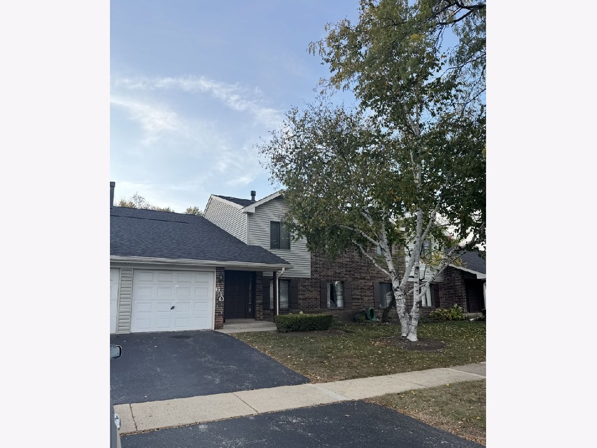 For Rent Roselle Illinois, 630 Cross Creek