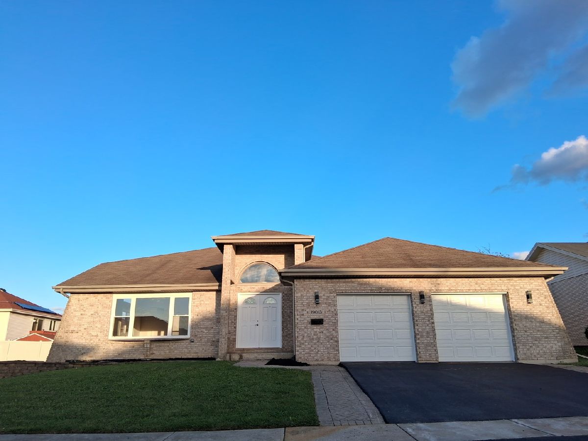  For Sale Country Club Hills Illinois, 19013 Amlin Lane