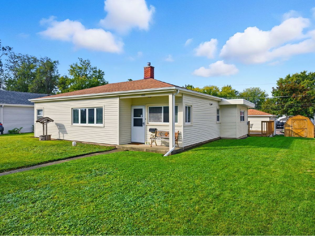  For Sale Montgomery Illinois, 1321 Raymond Drive