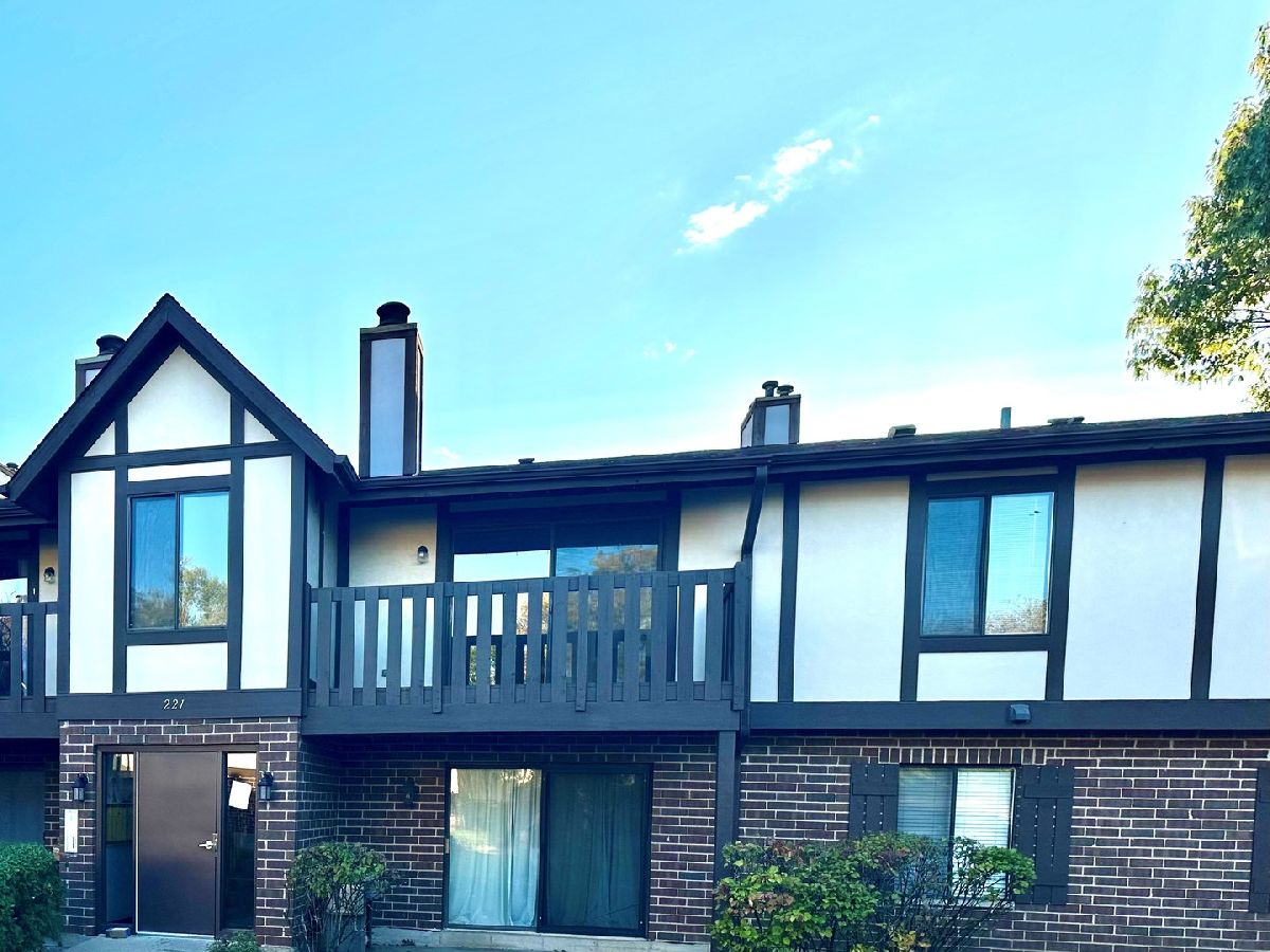  For Sale Crystal Lake Illinois, 221 Uteg Street