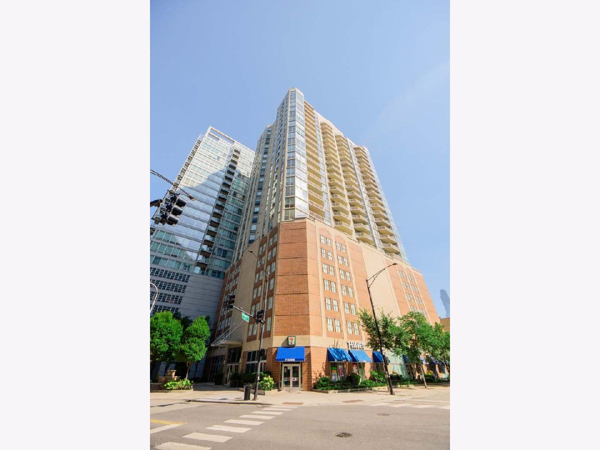 Condominiums For Rent Admirals Pointe Chicago Illinois, 645 Kingsbury