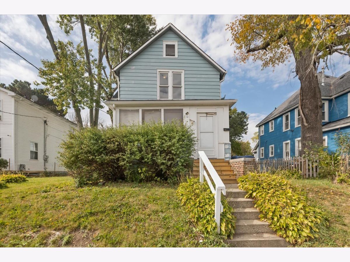  For Sale Waukegan Illinois, 710 Martin Luther King Jr Avenue