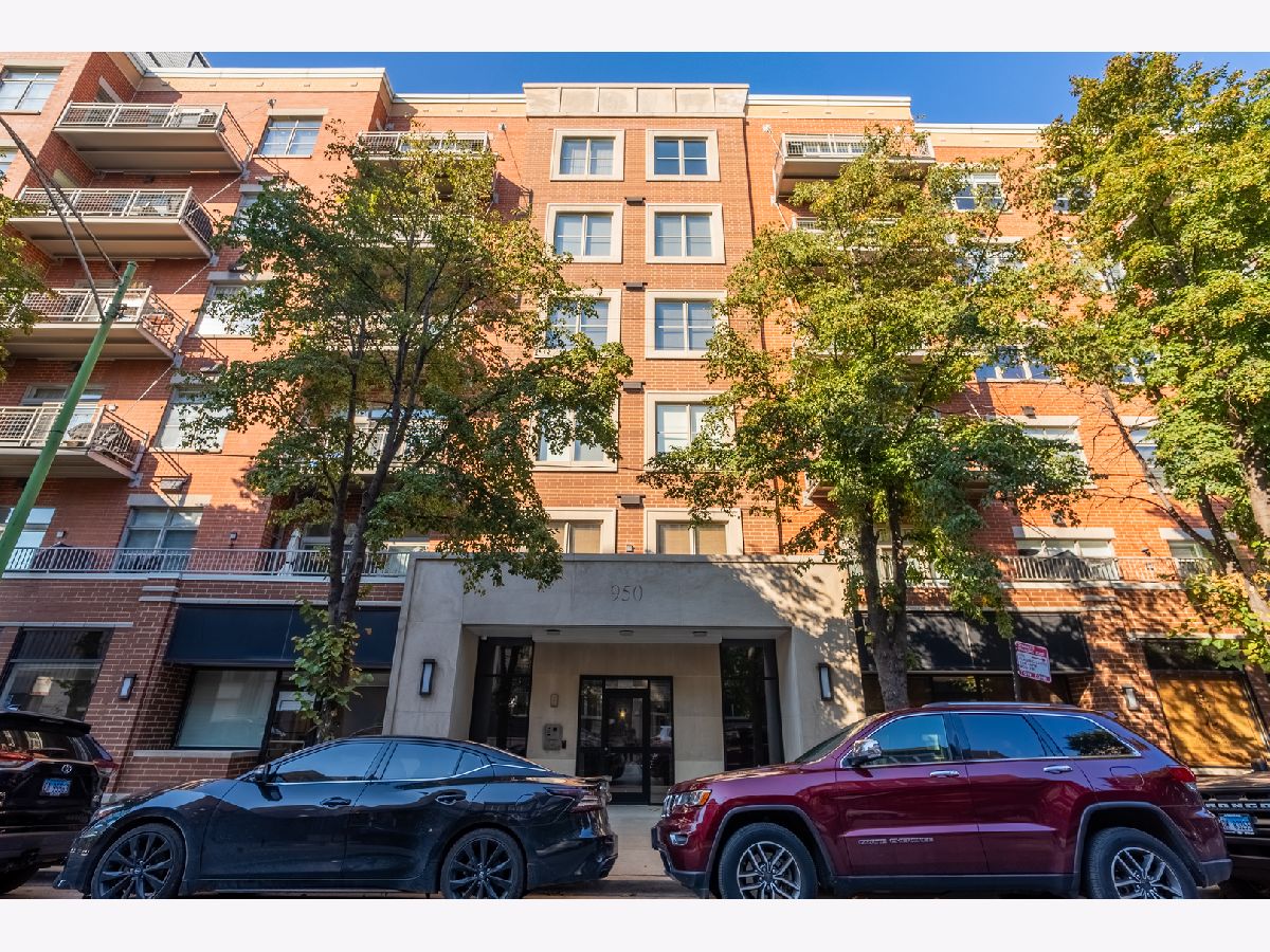  For Sale Chicago Illinois, 950 Huron Street