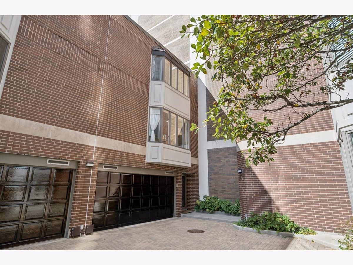  For Sale Chicago Illinois, 1740 Clark Street