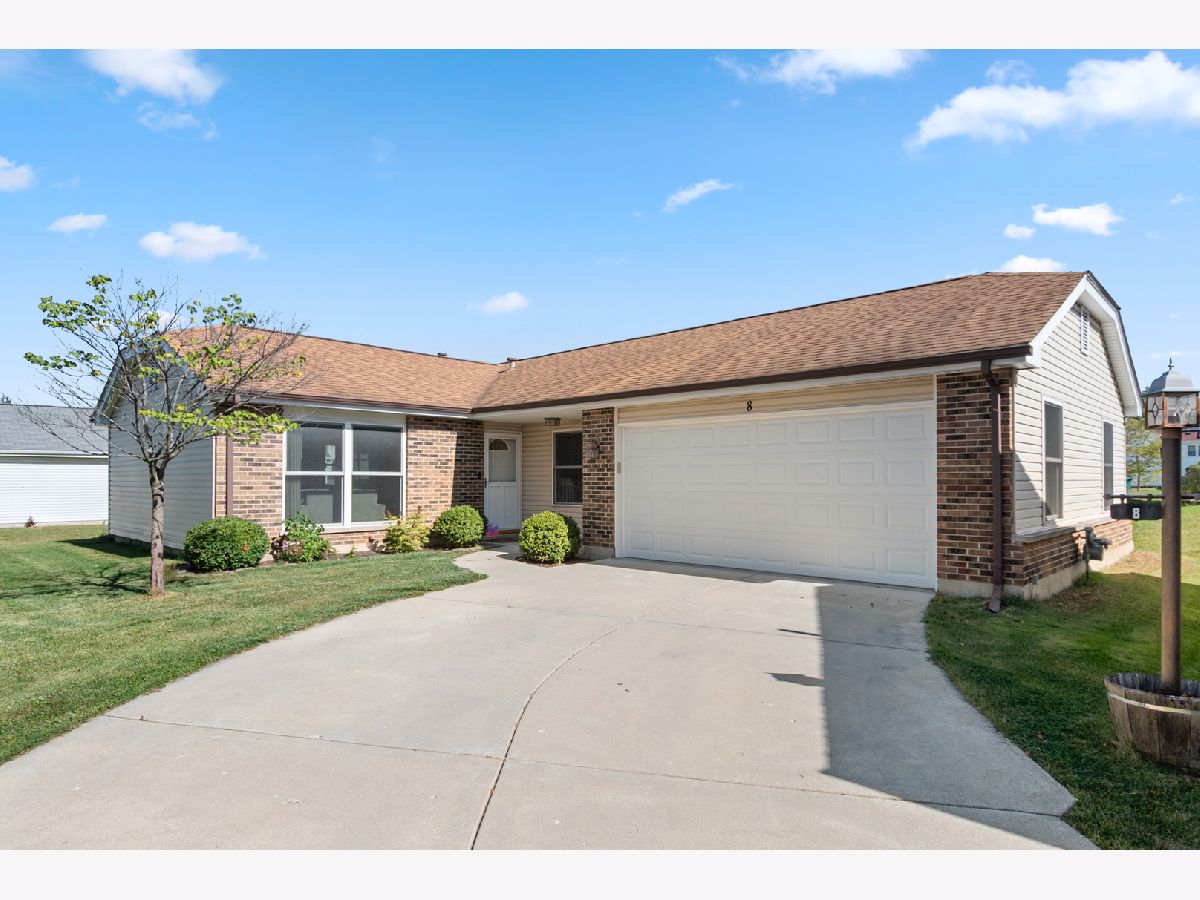  For Sale Streamwood Illinois, 8 Warwick Court