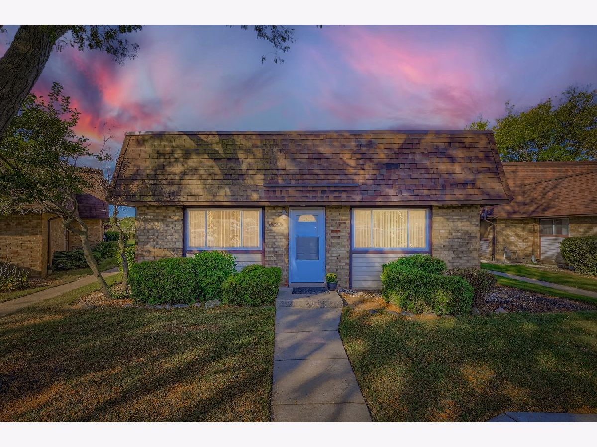  For Sale Waukegan Illinois, 2630 Woodview Court