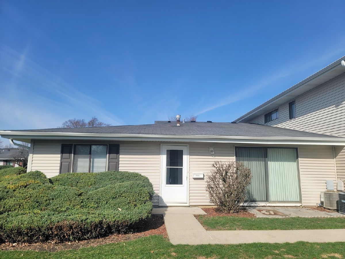 Townhomes & Condos & Homes For Rent Weathersfield Commons Schaumburg Illinois, 1335 Forestdale