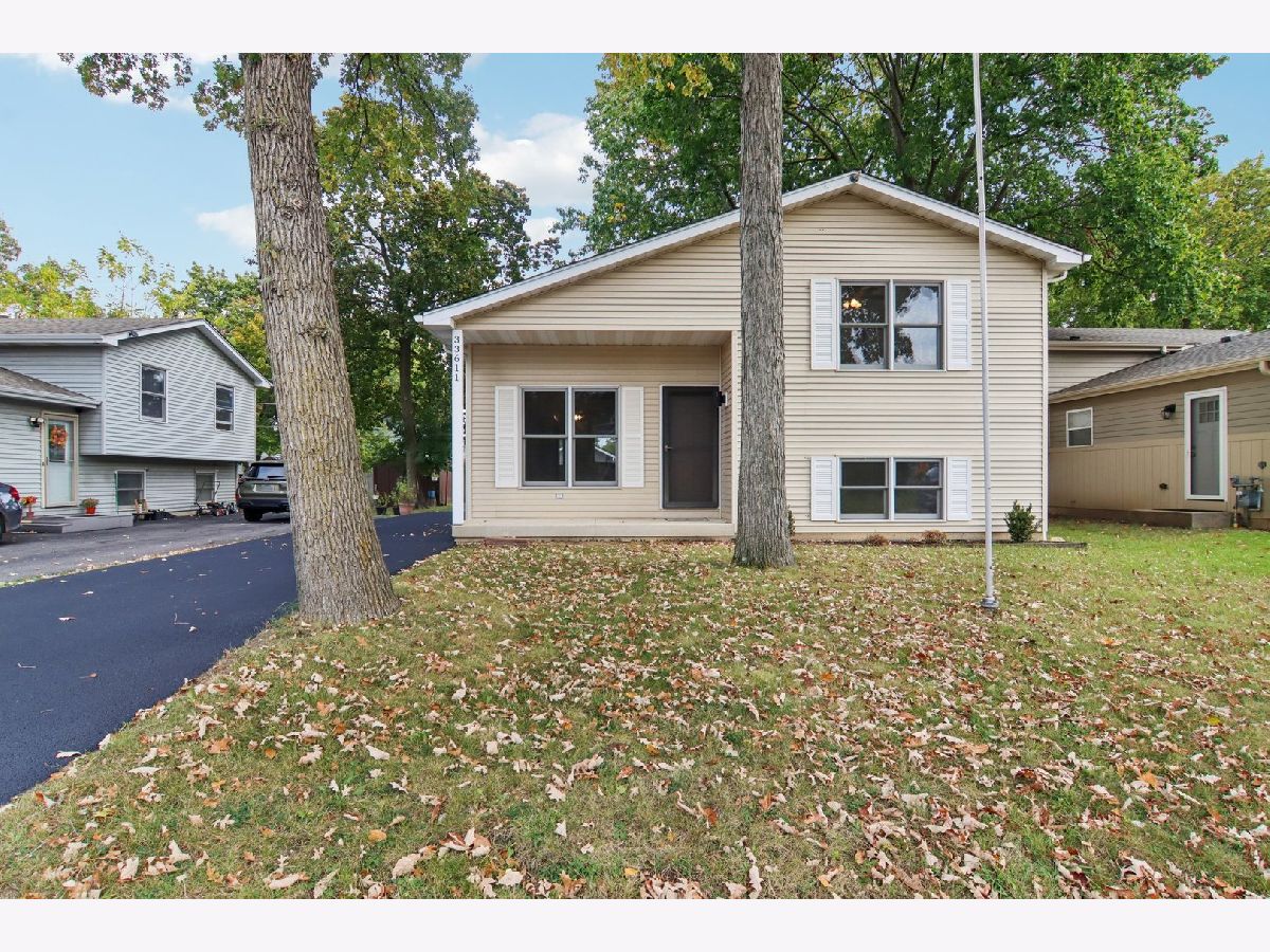For Sale Grayslake Illinois, 33611 Idlewild Drive