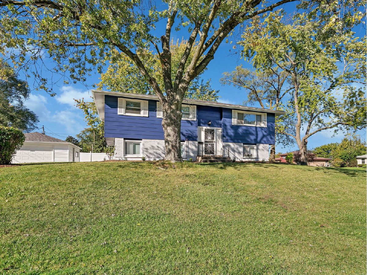  For Sale Country Club Hills Illinois, 18900 Loras Lane