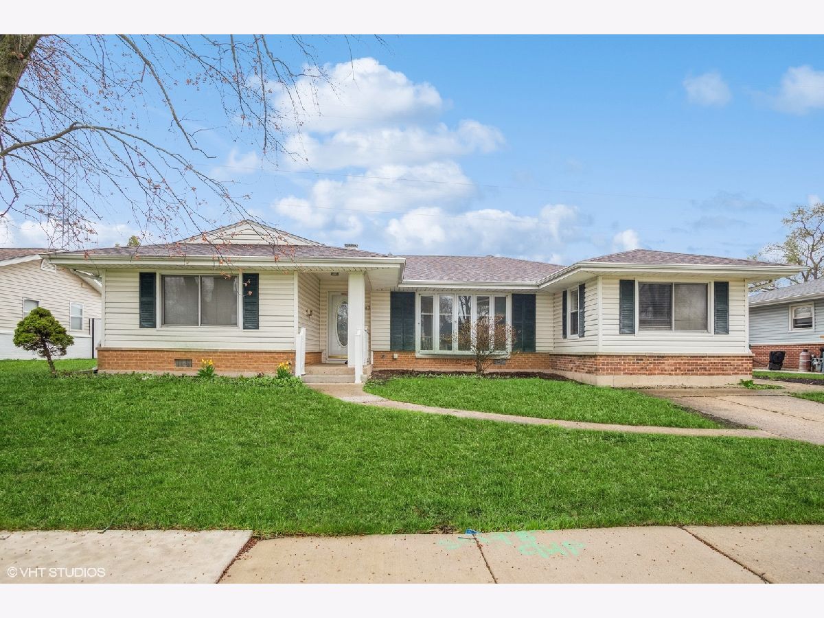  For Sale Elk Grove Village Illinois, 943 Maple Lane