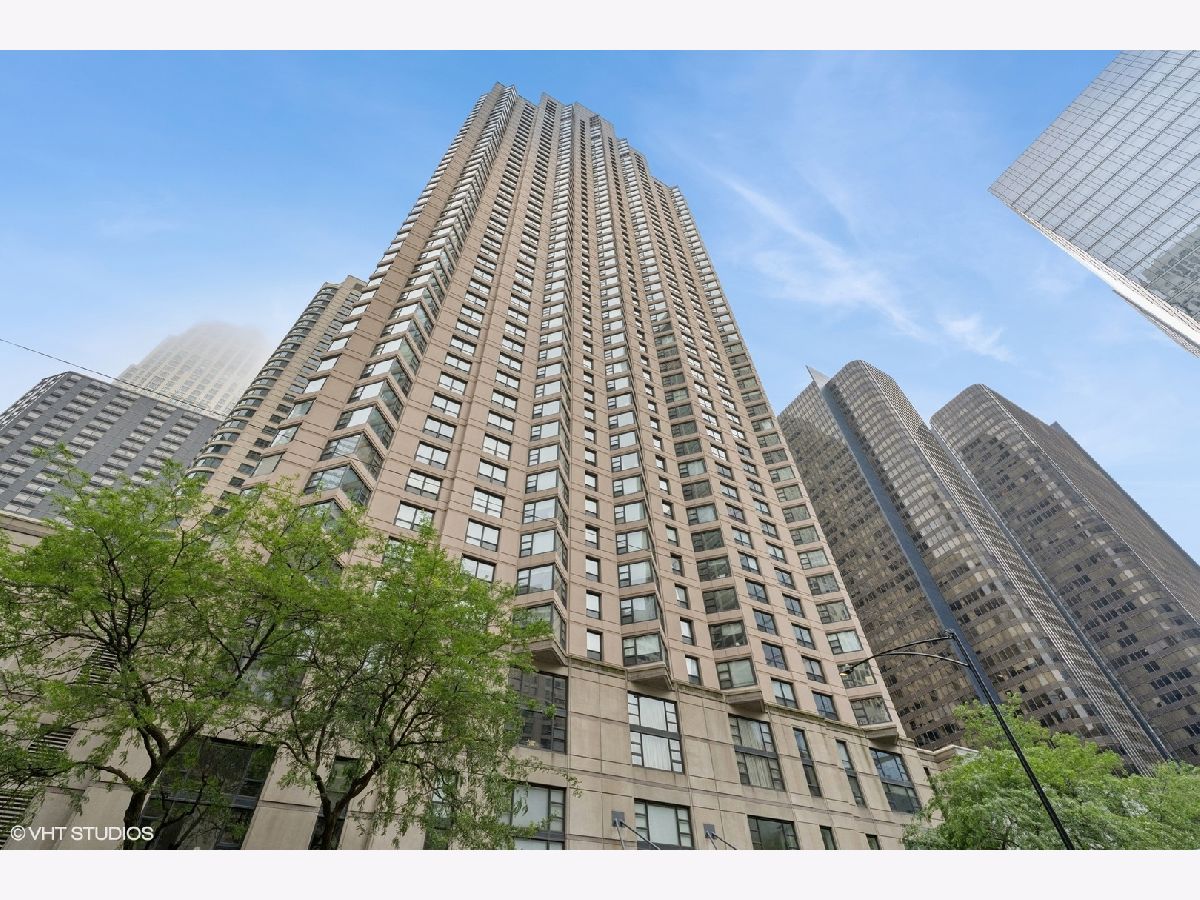  For Sale Chicago Illinois, 401 Ontario Street