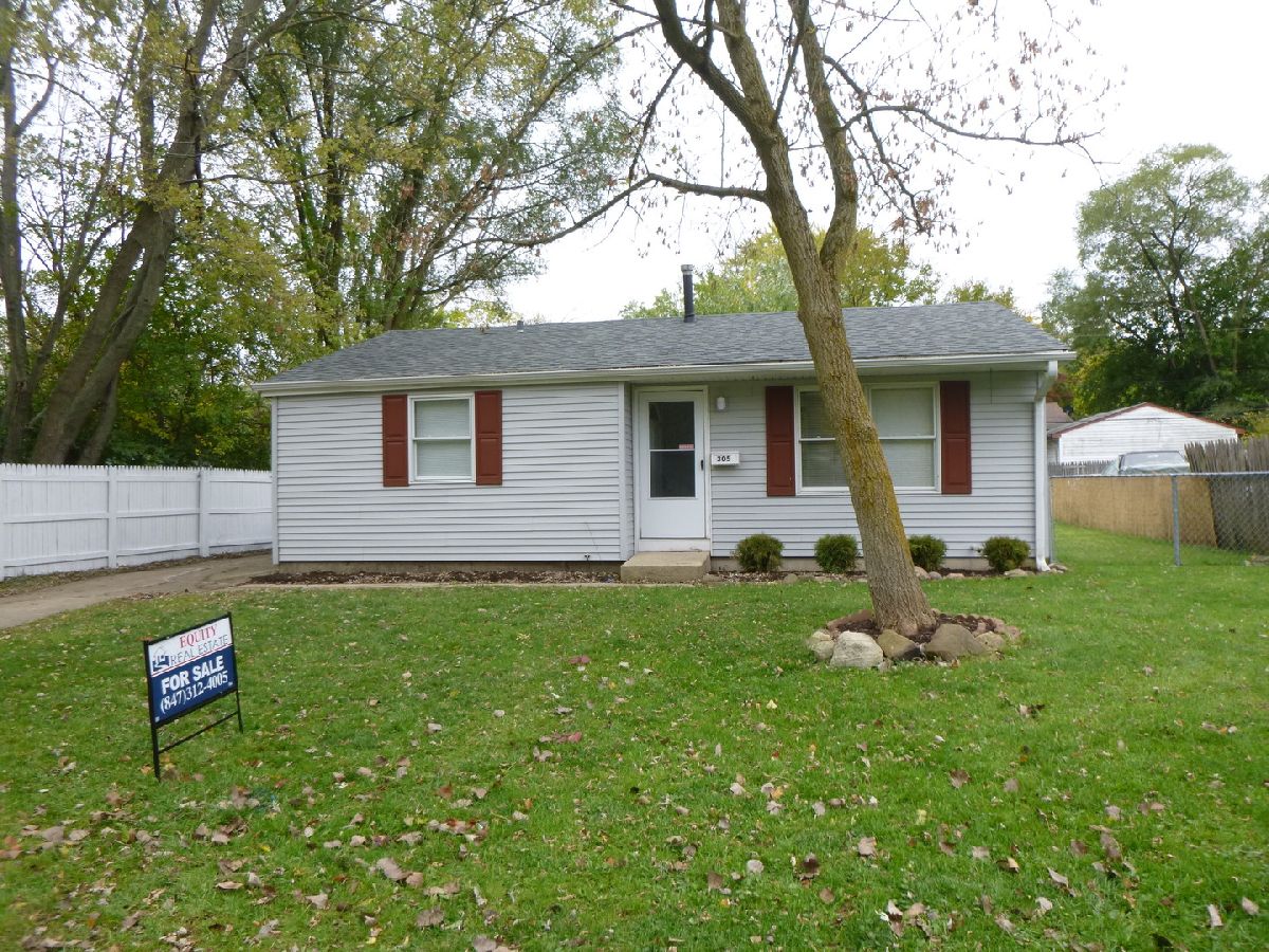  For Sale Carpentersville Illinois, 305 Four Winds Way