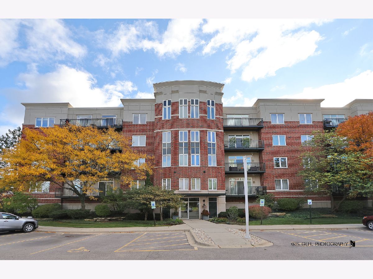 Condominiums For Sale Delacourte Condominiums Buffalo Grove Illinois, 820 Weidner Road