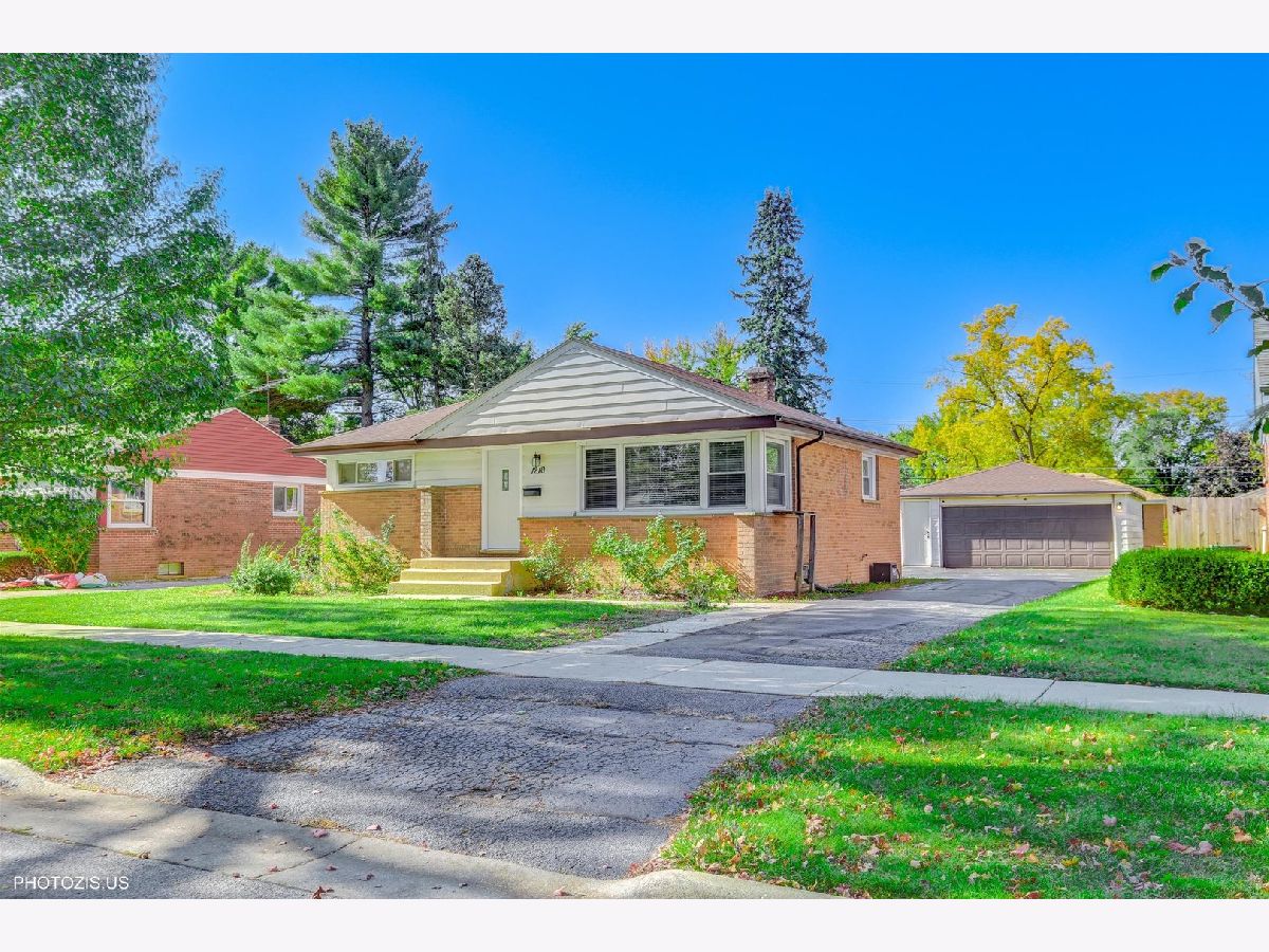 For Sale Elgin Illinois, 1210 Mohawk Drive