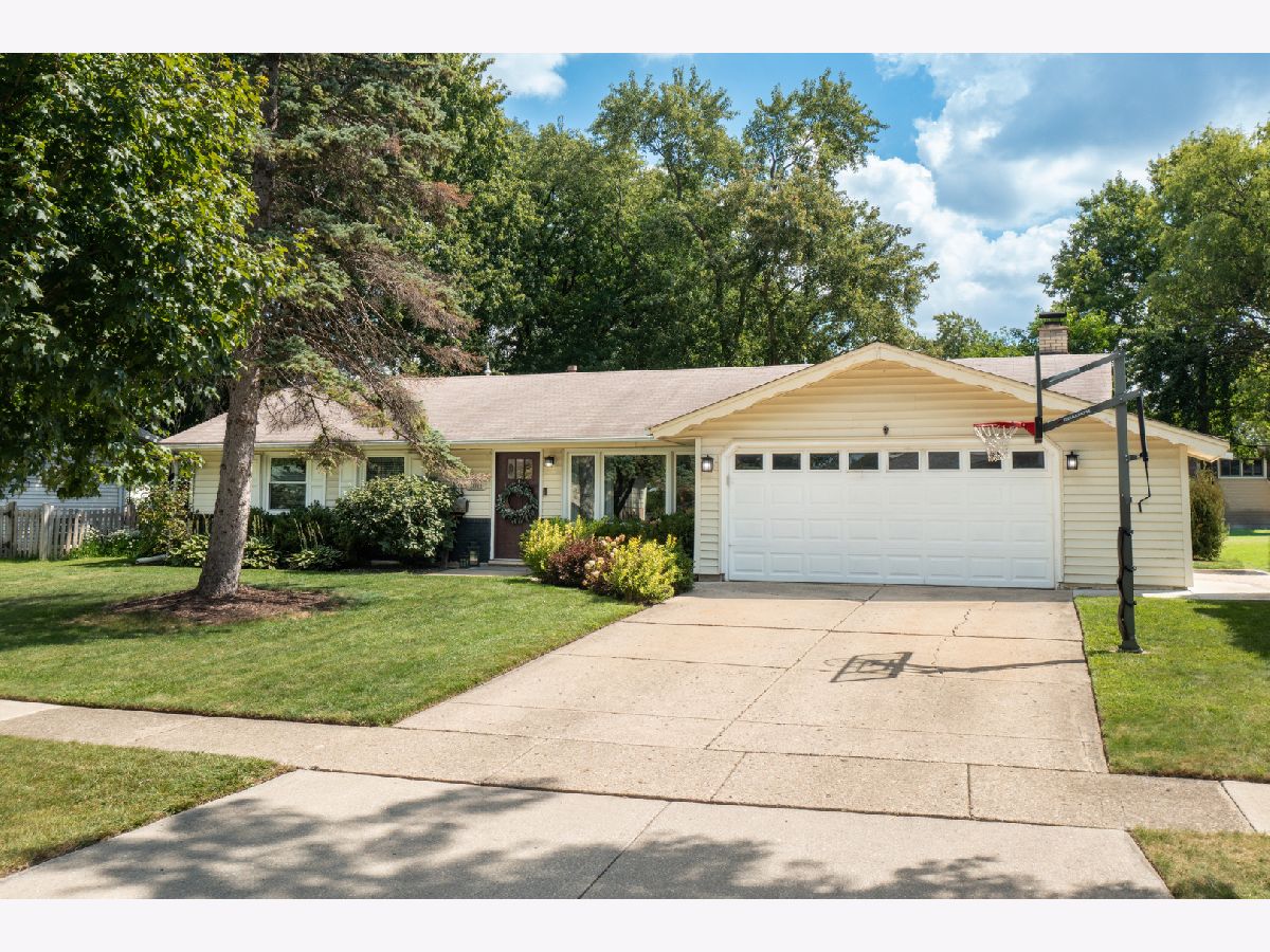 Homes & Condos & Townhomes For Sale Weathersfield Schaumburg Illinois, 1011 Mercury Drive