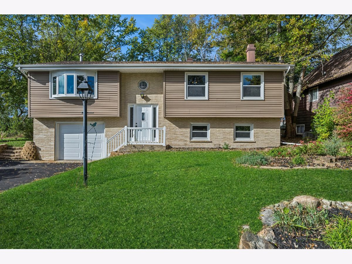  For Sale Oakwood Hills Illinois, 18 Greenview Road