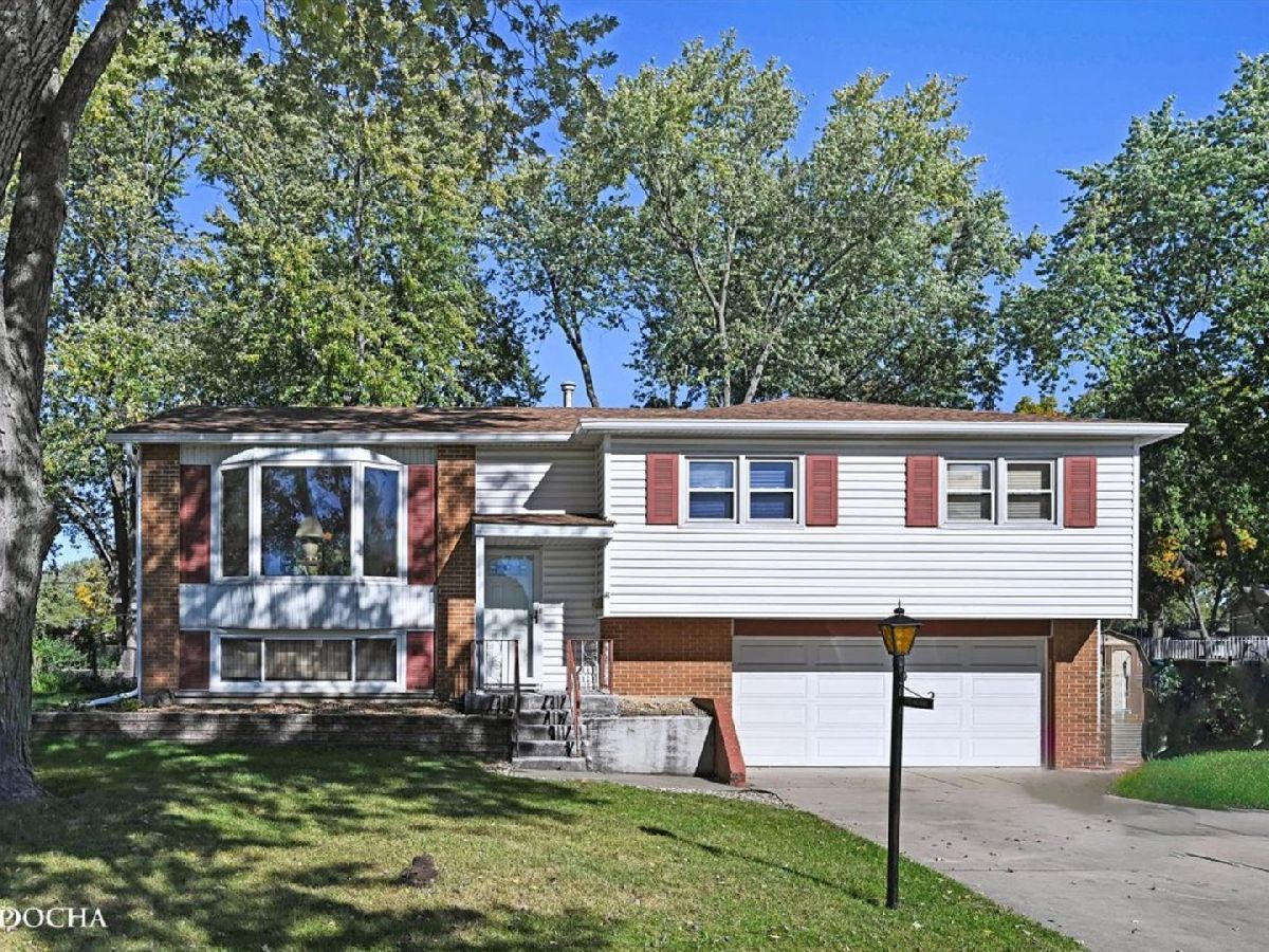  For Sale Woodridge Illinois, 2712 Mohawk Avenue
