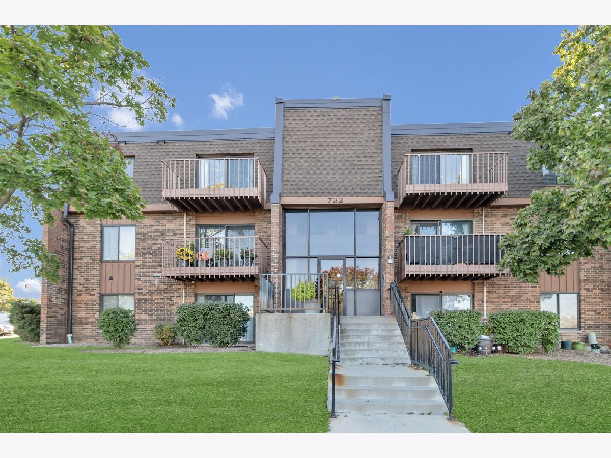 Condominiums For Sale Lakewood Schaumburg Illinois, 722 Tipperary Court