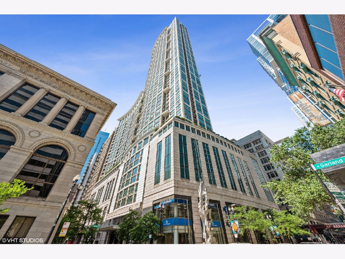  For Sale Chicago Illinois, 130 Garland Court