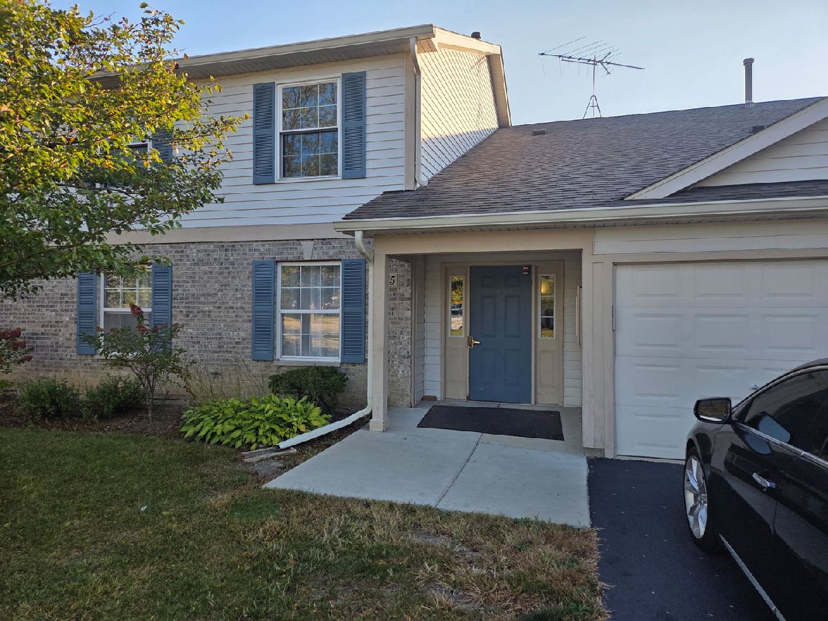  For Rent Round Lake Illinois, 1065 Village