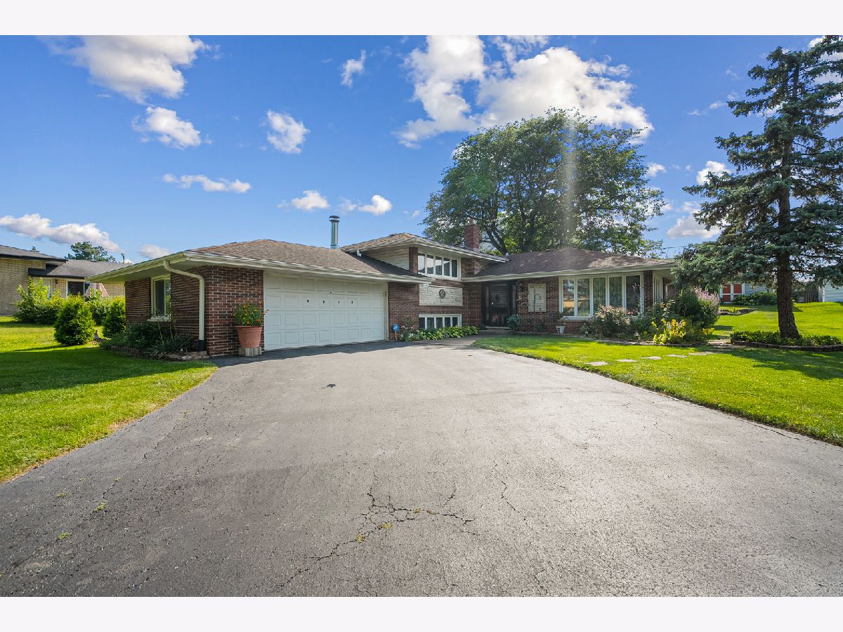 For Sale Hickory Hills Illinois, 8832 Pleasant Avenue