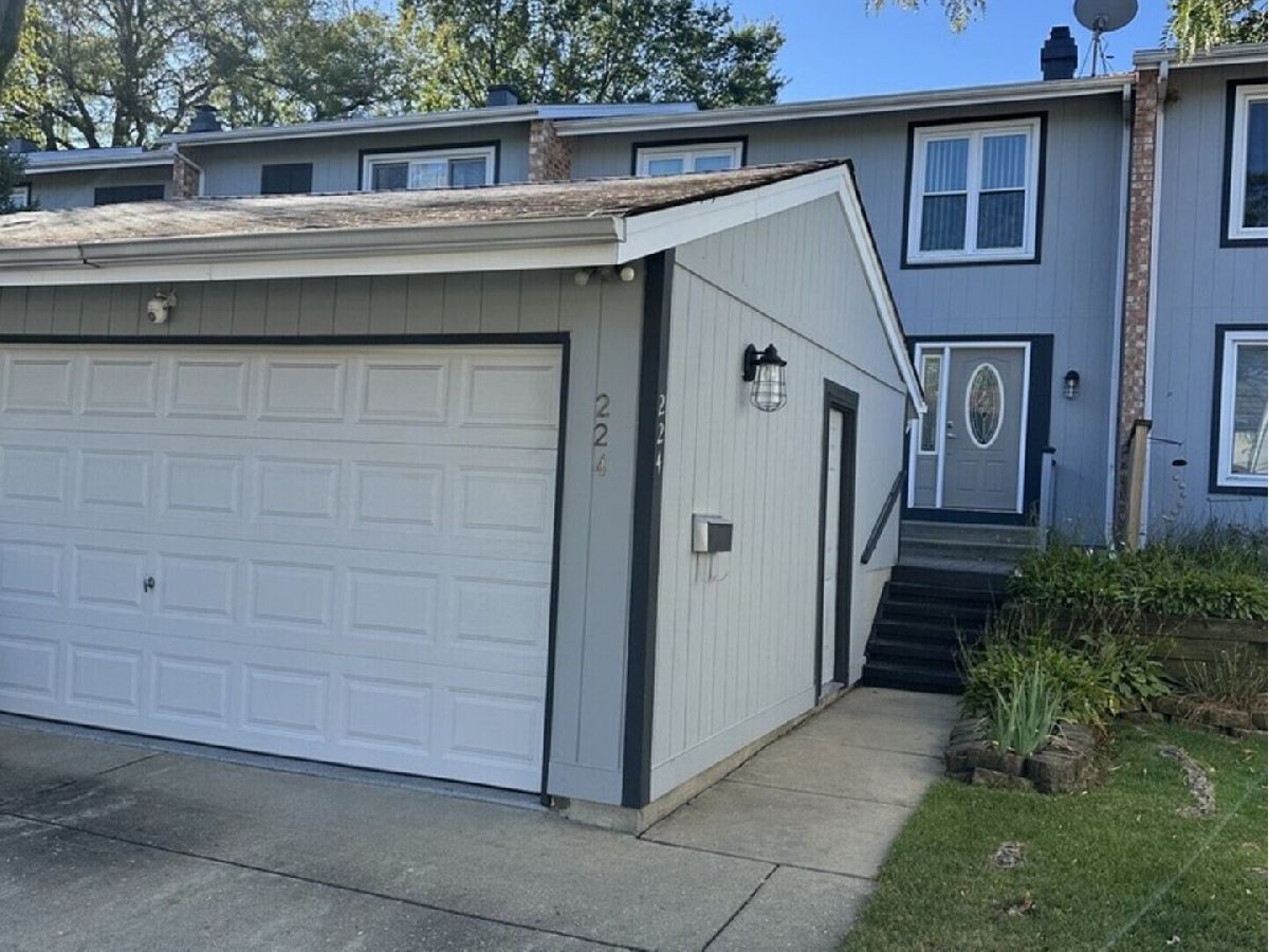 For Sale Bloomingdale Illinois, 224 Oakwood Lane
