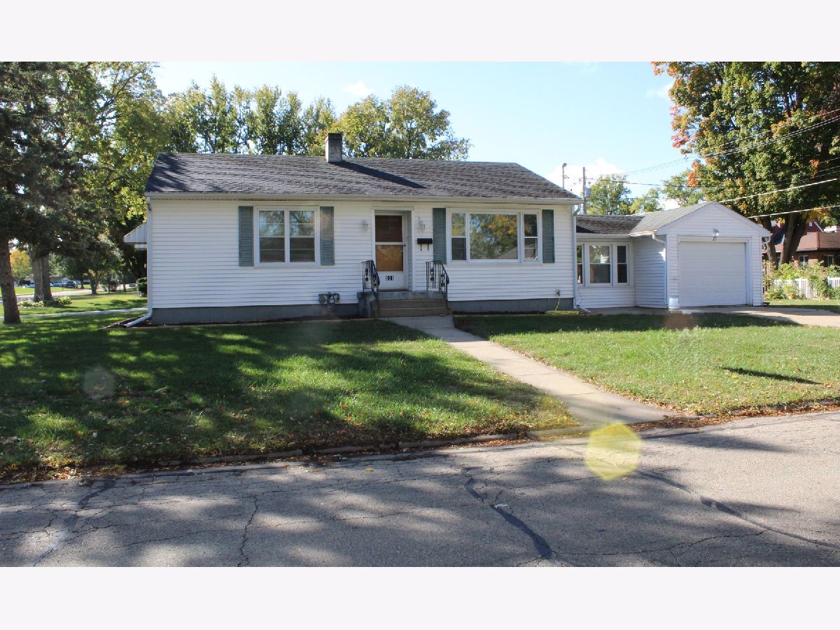  For Sale Ottawa Illinois, 601 College Avenue