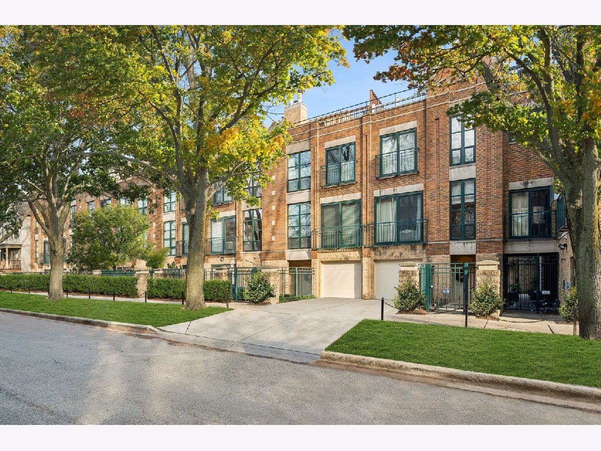  For Sale Chicago Illinois, 2501 Wayne Avenue