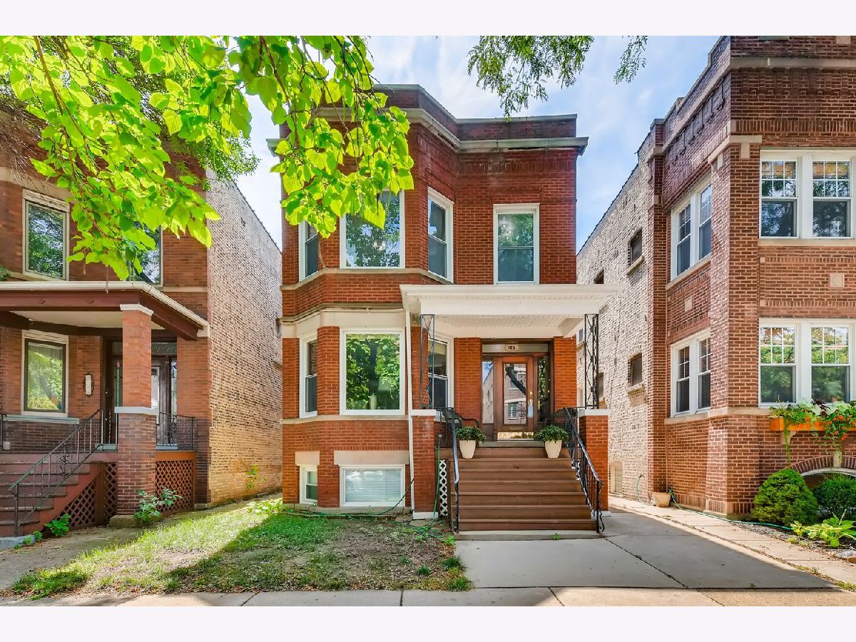  For Sale Chicago Illinois, 2147 Addison Street