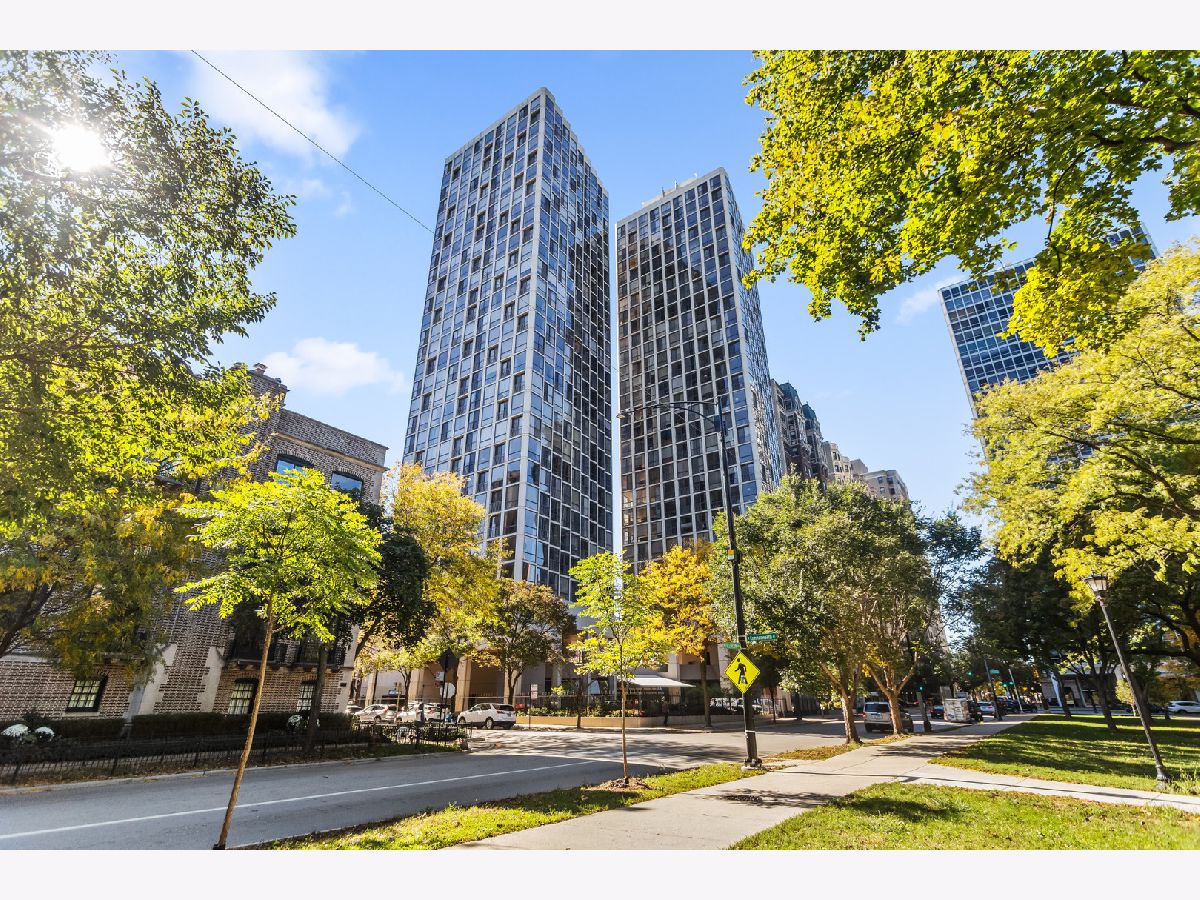  For Sale Chicago Illinois, 345 Fullerton Parkway