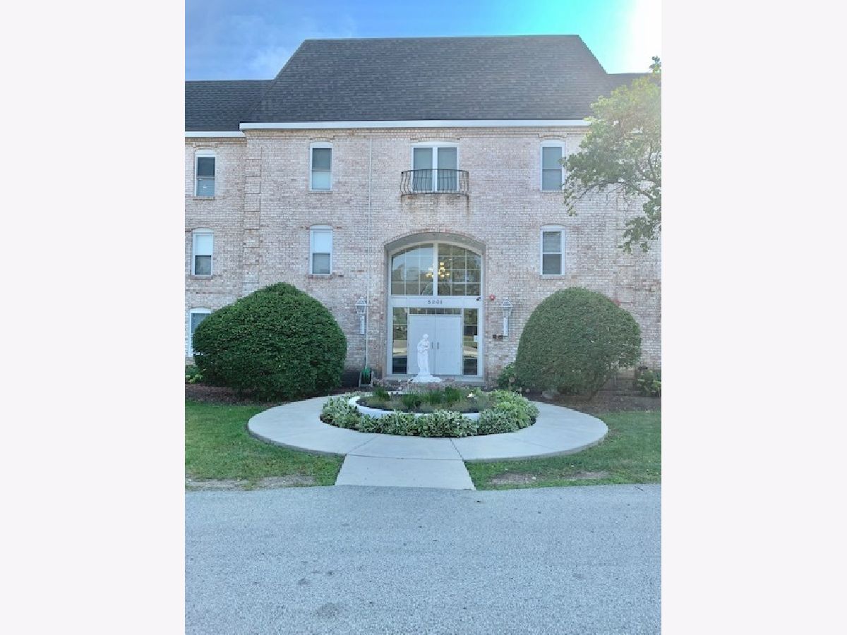  For Rent Rolling Meadows Illinois, 5201 Carriageway