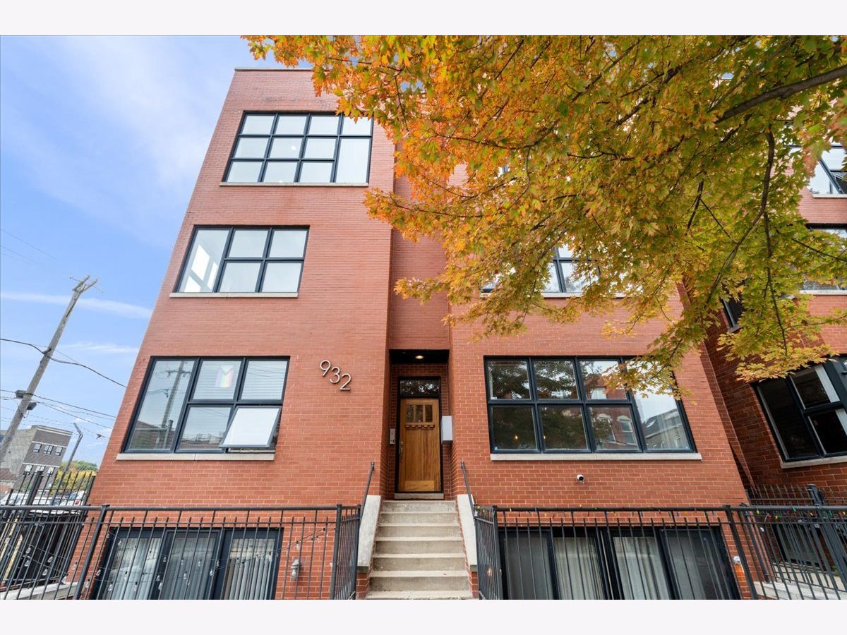  For Sale Chicago Illinois, 932 Racine Avenue