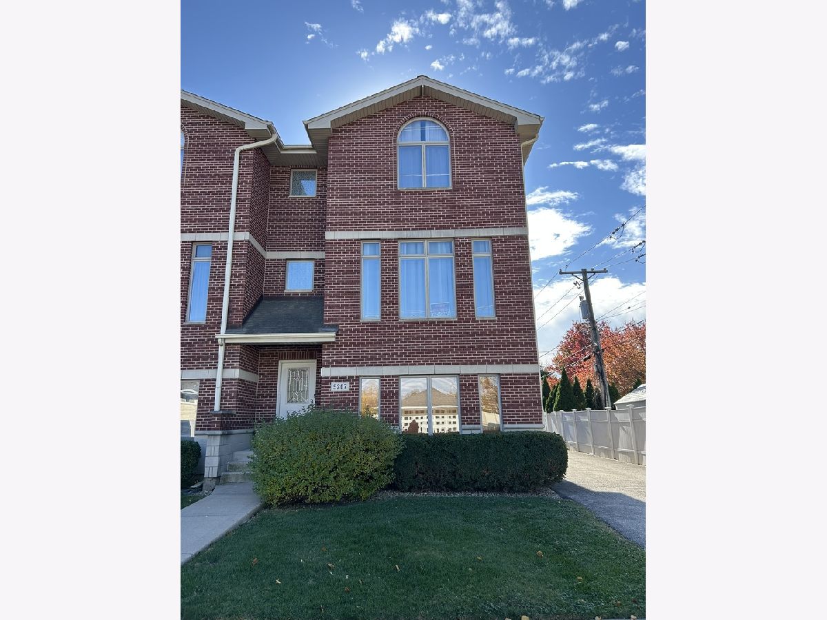  For Rent Brookfield Illinois, 9207 Gerritsen