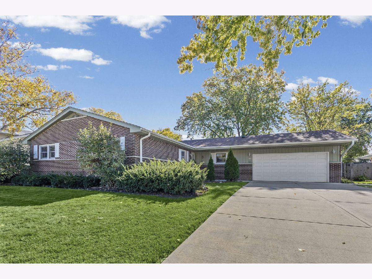 For Rent Wheeling Illinois, 963 Garden