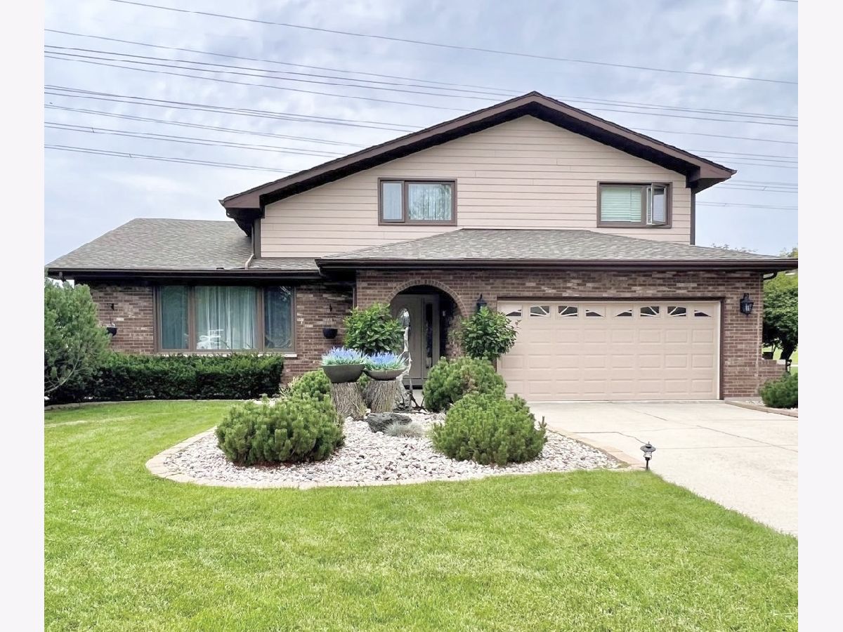  Rented Homer Glen Illinois, 15706 Walnut