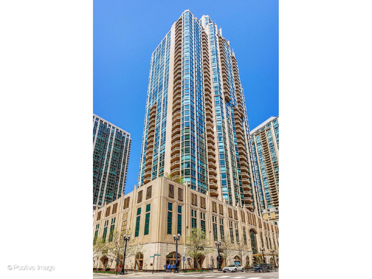 Condominiums For Sale The Pinnacle Chicago Illinois, 21 Huron Street