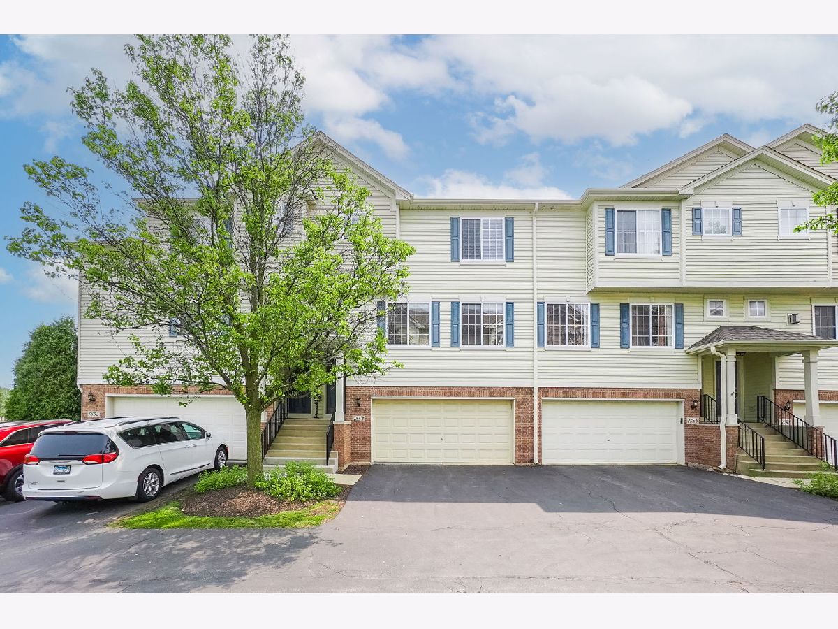 Homes & Townhomes & Condos For Rent Amber Fields Aurora Illinois, 1854 Fredericksburg