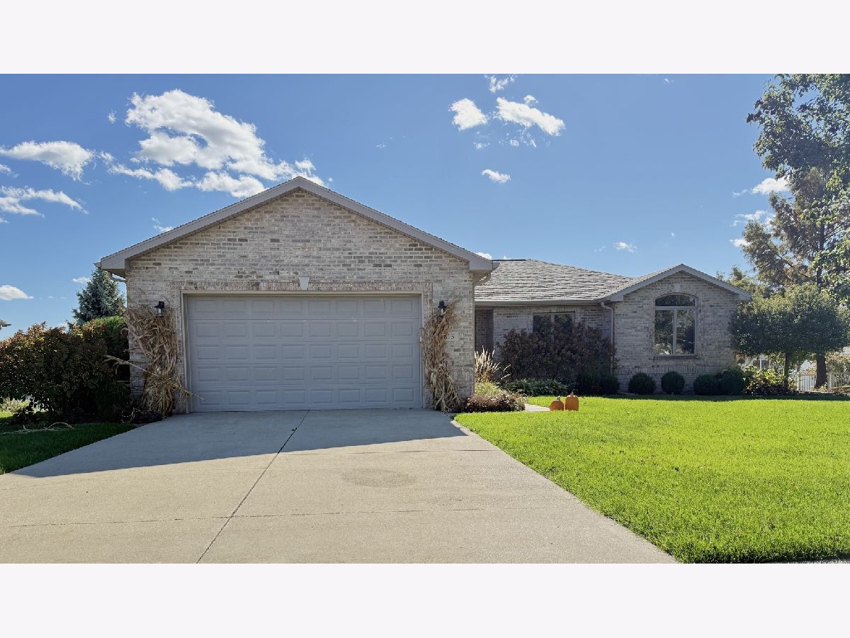  For Sale Bourbonnais Illinois, 813 Canterbury Lane