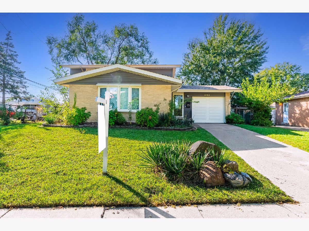 Homes For Sale Fieldcrest Oak Forest Illinois, 16524 Brockton Lane