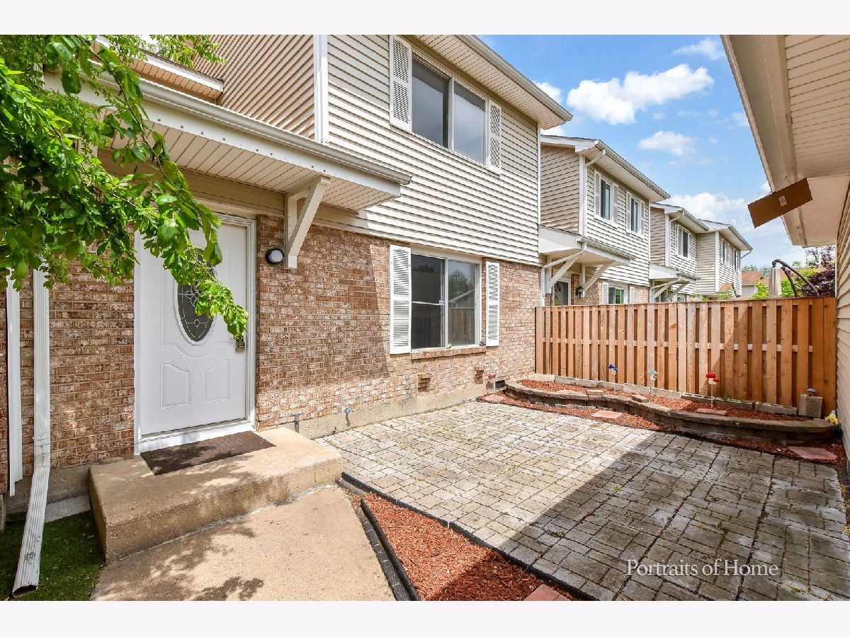  For Sale Woodridge Illinois, 18 Woodsorrel Place
